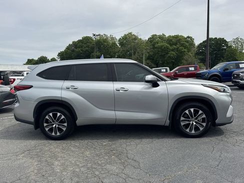 Used 2020 Toyota Highlander XLE FWD image 8