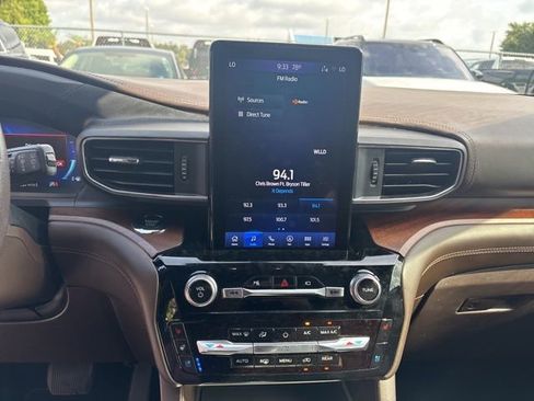 Used 2022 Ford Explorer King Ranch w/ Premium Technology Package AWD/4WD image 12