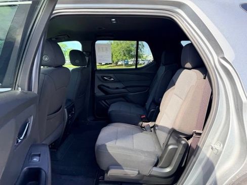 Used 2023 Chevrolet Traverse LT w/ Rear Camera Mirror Package AWD/4WD image 8