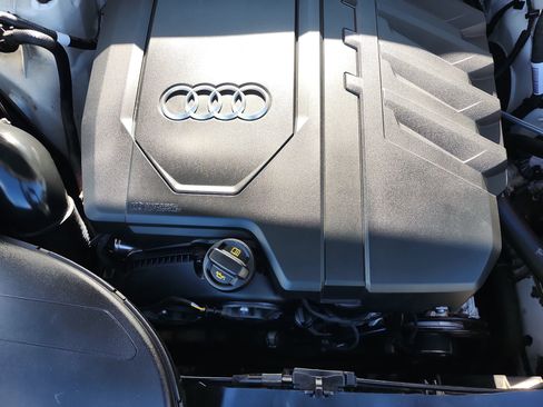 Used 2021 Audi Q5 Premium w/ Convenience Package image 22