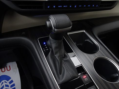 Used 2023 Toyota Sienna Platinum image 19