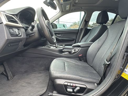 Used 2018 BMW 320i Sedan image 9