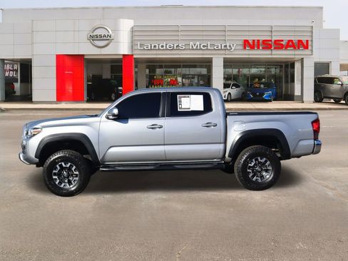 Used 2017 Toyota Tacoma TRD Off-Road w/ Tow Package image 6