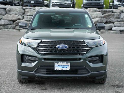 Used 2023 Ford Explorer XLT AWD/4WD image 2