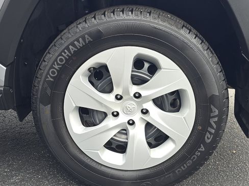 Used 2020 Toyota RAV4 LE image 24