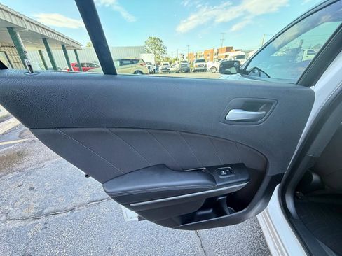 Used 2020 Dodge Charger SXT RWD image 10