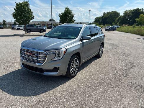 Used 2024 GMC Terrain Denali w/ Denali Premium Package AWD/4WD image 23