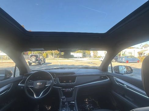 Used 2024 Cadillac XT6 Luxury w/ LPO, Floor Liner Package image 18