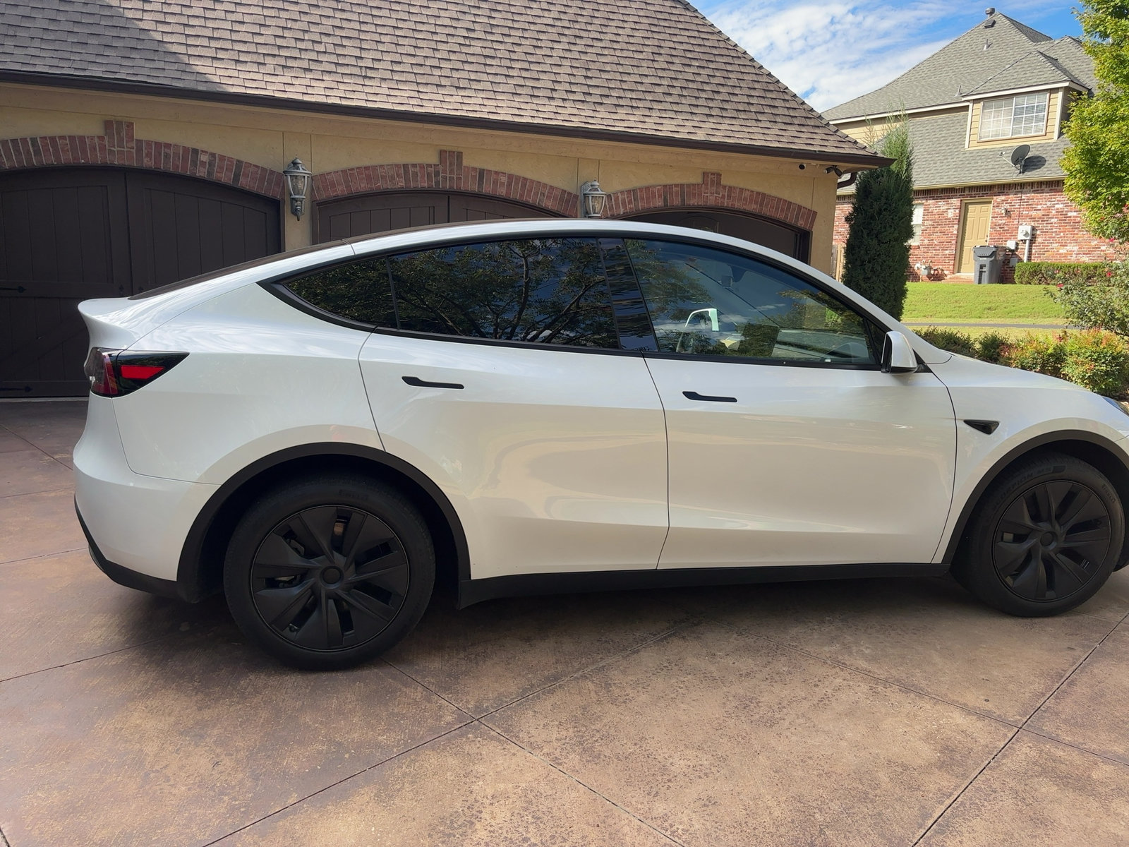 Used 2025 Tesla Model Y Long Range RWD image 4