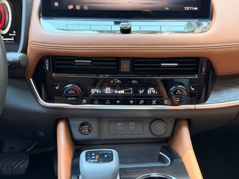 Used 2024 Nissan Rogue Platinum w/ Platinum Premium Package FWD image 18