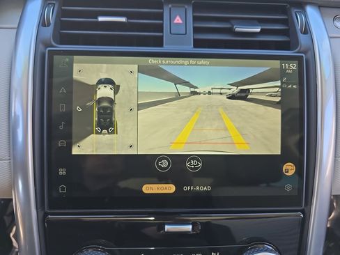 Used 2025 Land Rover Discovery Dynamic SE image 25