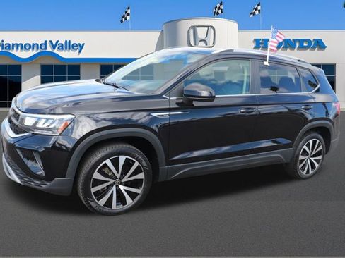 Used 2024 Volkswagen Taos SE image 3