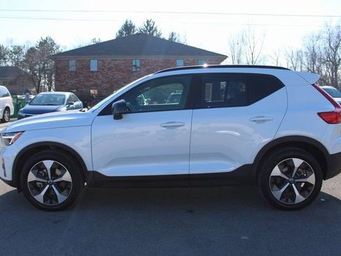 Used 2025 Volvo XC40 B5 Plus image 5