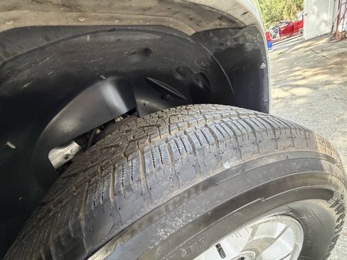Used 2009 Chevrolet Suburban LS RWD image 17