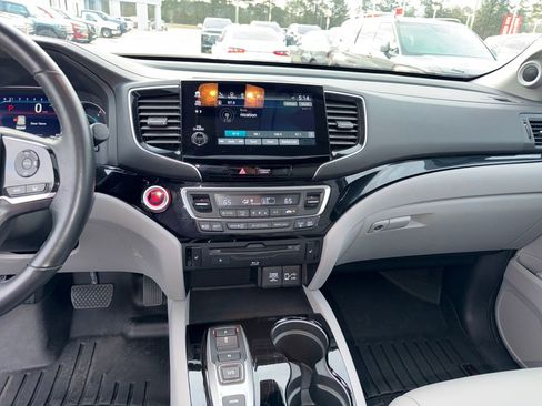 Used 2021 Honda Pilot Touring image 17