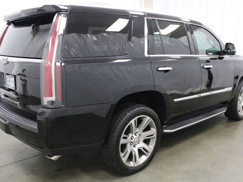 Used 2019 Cadillac Escalade Luxury image 5