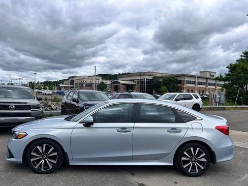 Used 2022 Honda Civic EX image 2