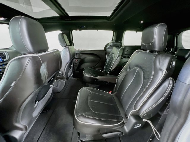 Used 2025 Chrysler Pacifica Limited FWD image 24