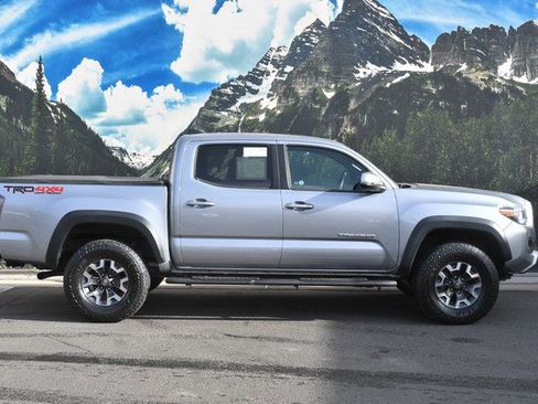 Certified 2021 Toyota Tacoma TRD Off-Road image 2