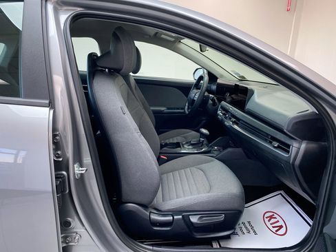 Certified 2025 Kia K4 EX image 28