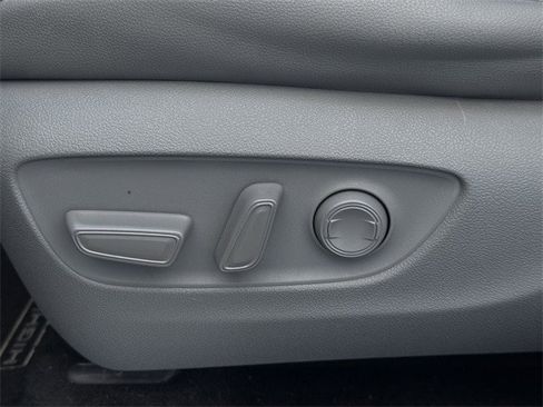 Used 2021 Toyota Highlander Limited image 28