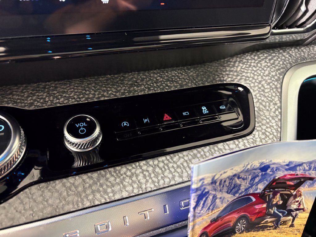 Used 2025 Ford Expedition Tremor AWD/4WD image 20
