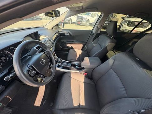 Used 2017 Honda Accord LX image 10
