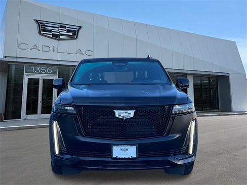 Used 2023 Cadillac Escalade Sport Platinum w/ LPO, ONYX Package image 4
