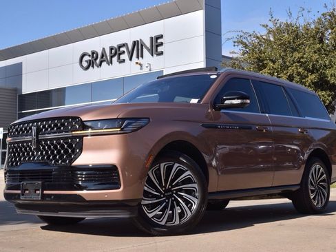 Certified 2025 Lincoln Navigator Black Label image 1