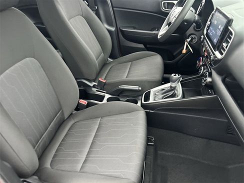 Used 2022 Hyundai Venue SE image 8