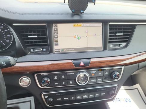 Used 2019 Kia Cadenza Technology image 17