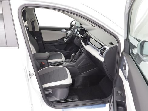 Used 2026 Volkswagen Taos SE image 19