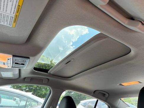Used 2025 Nissan Sentra SR w/ SR Premium Package FWD image 22