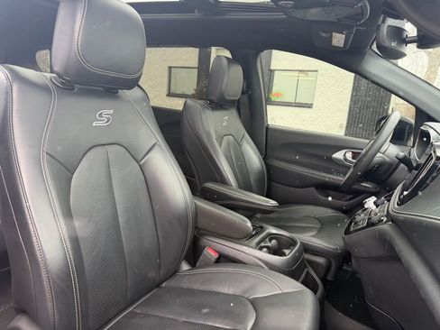 Used 2022 Chrysler Pacifica Touring-L w/ S Appearance Package image 30