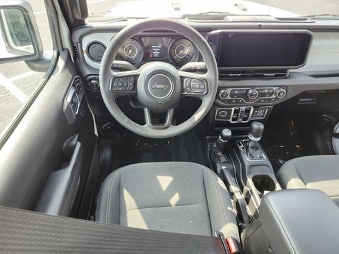 Used 2025 Jeep Gladiator Sport image 23