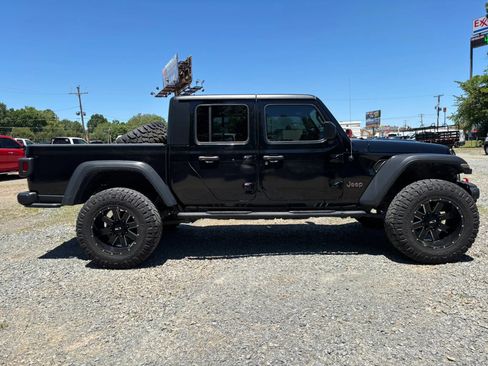 Used 2023 Jeep Gladiator Rubicon w/ Cold Weather Group AWD/4WD image 8