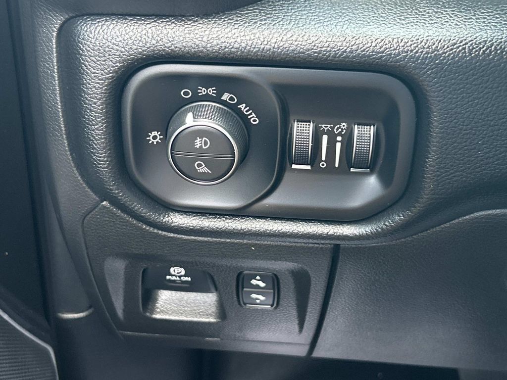 Used 2019 RAM 1500 Laramie AWD/4WD image 46
