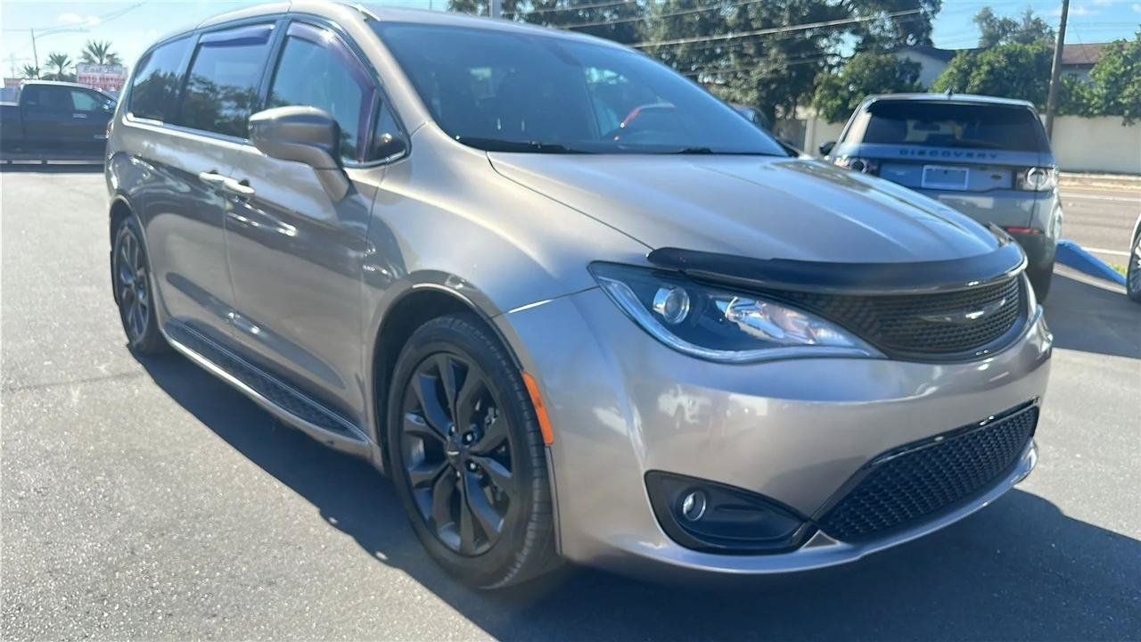 Used 2018 Chrysler Pacifica Touring Plus w/ S Appearance Package FWD image 5