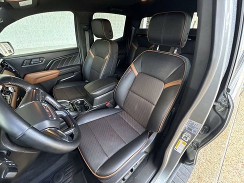 Certified 2023 GMC Canyon AT4 w/ AT4 Premium Package AWD/4WD image 19