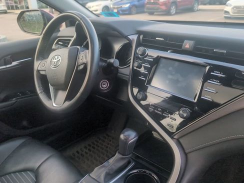 Used 2020 Toyota Camry SE w/ Moonroof Package AWD/4WD image 10