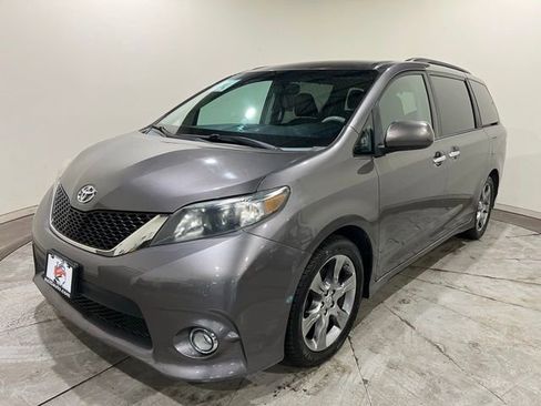 Used 2013 Toyota Sienna SE image 5