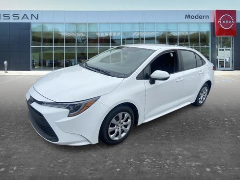 Used 2024 Toyota Corolla LE FWD image 2