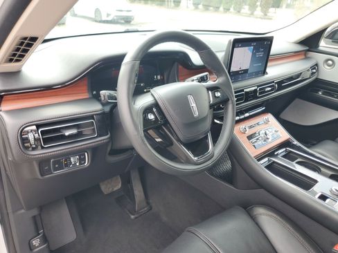 Used 2024 Lincoln Aviator Reserve w/ Equipment Group 201A AWD/4WD image 13