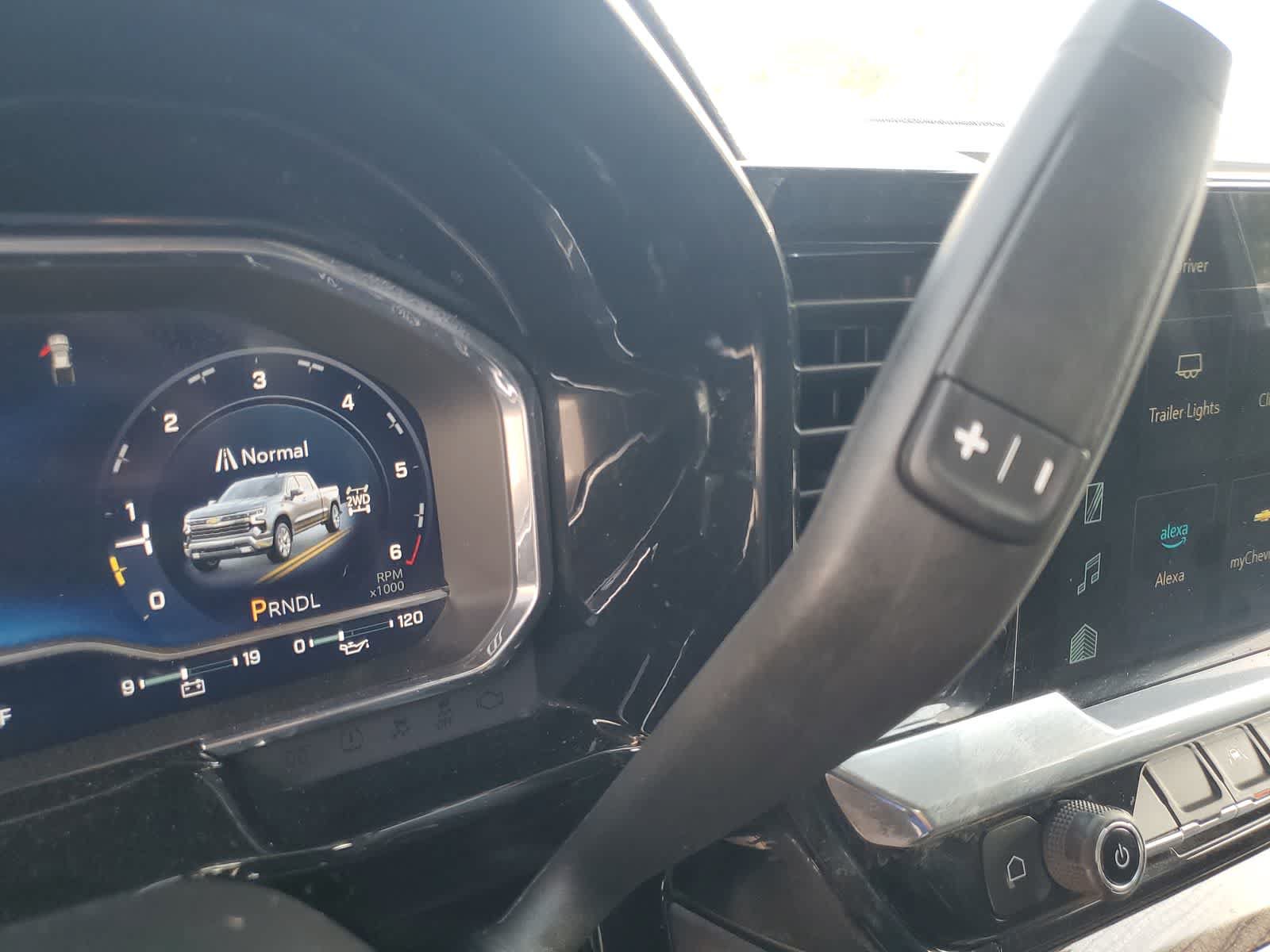 Used 2025 Chevrolet Silverado 1500 LT AWD/4WD image 16