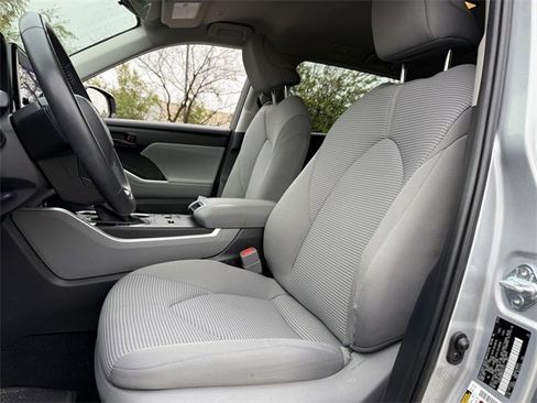 Used 2024 Toyota Highlander LE image 26
