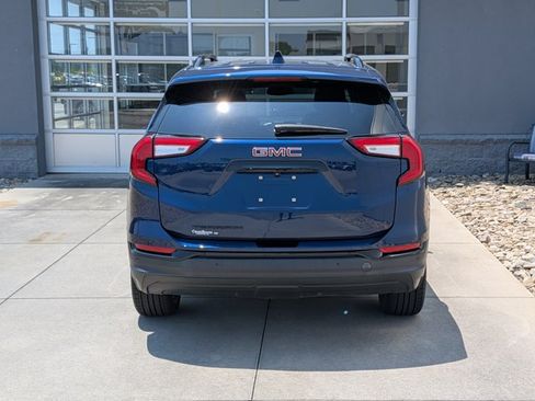 Used 2022 GMC Terrain SLE w/ Driver Convenience Package FWD image 5