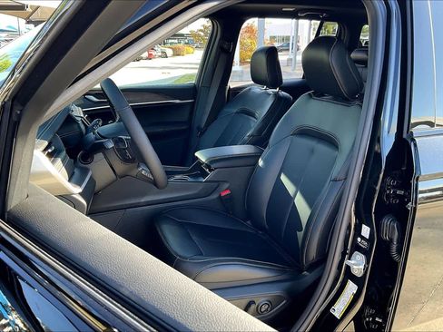 New 2025 Jeep Grand Cherokee Limited image 9