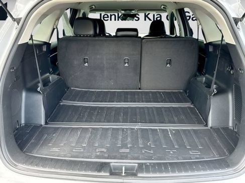 Used 2024 Kia Sorento S FWD image 8