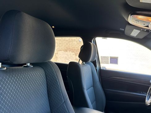 Used 2021 Jeep Grand Cherokee Laredo w/ Security & Convenience Group image 16