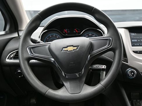 Used 2017 Chevrolet Cruze LS FWD image 14